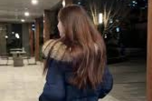 当年她因败坏印小天而走红得以嫁给大导演多年过去现状如何？