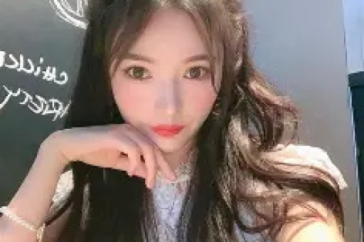 他被谢霆锋打成重伤发妻6次流产后离婚如今街头靠卖卤肉谋生