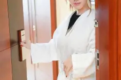 红毯上的尴尬：国内女明星的“花式”失误与国际反思